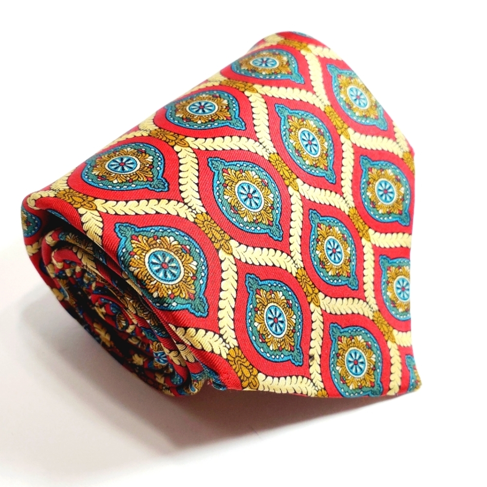 Fendi Necktie Red Geometric Pattern Silk Neck Tie Made in Italy 58x4"